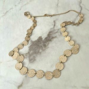 Necklace in gold
